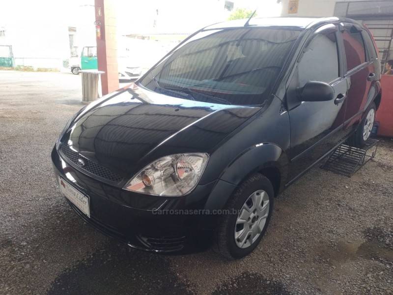 FORD - FIESTA - 2004/2005 - Preta - R$ 17.500,00