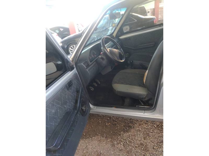 FIAT - UNO - 2005/2006 - Prata - R$ 17.900,00