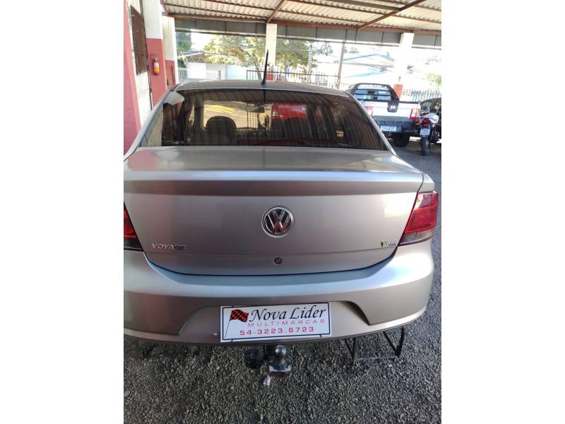 VOLKSWAGEN - VOYAGE - 2011/2012 - Prata - R$ 31.700,00