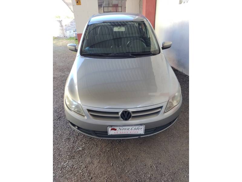 VOLKSWAGEN - VOYAGE - 2011/2012 - Prata - R$ 31.700,00