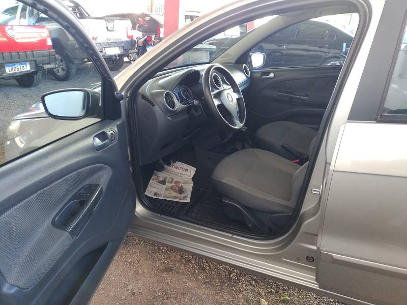 VOLKSWAGEN - VOYAGE - 2011/2012 - Prata - R$ 31.700,00