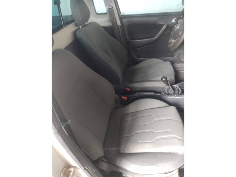 VOLKSWAGEN - SAVEIRO - 2003/2003 - Prata - R$ 34.900,00