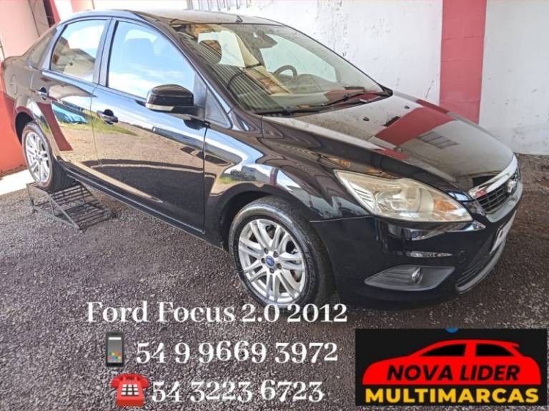 FORD - FOCUS - 2011/2012 - Preta - R$ 38.900,00