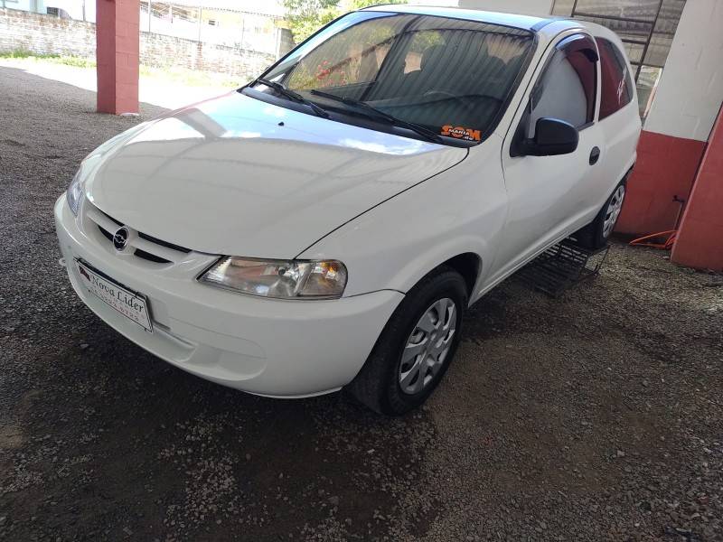 CHEVROLET - CELTA - 2003/2003 - Branca - R$ 13.900,00