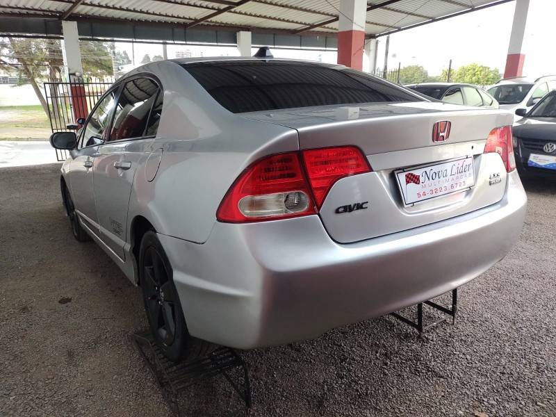 HONDA - CIVIC - 2007/2008 - Prata - R$ 45.900,00