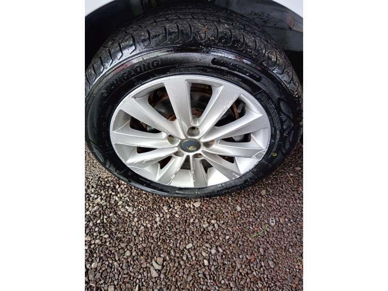 VOLKSWAGEN - SPACEFOX - 2010/2011 - Branca - R$ 37.500,00