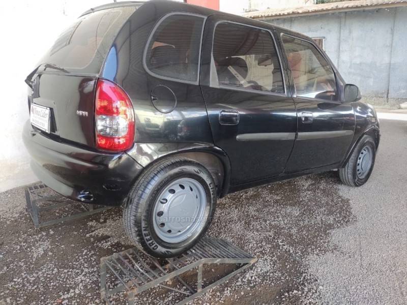CHEVROLET - CORSA - 2001/2001 - Preta - R$ 14.500,00