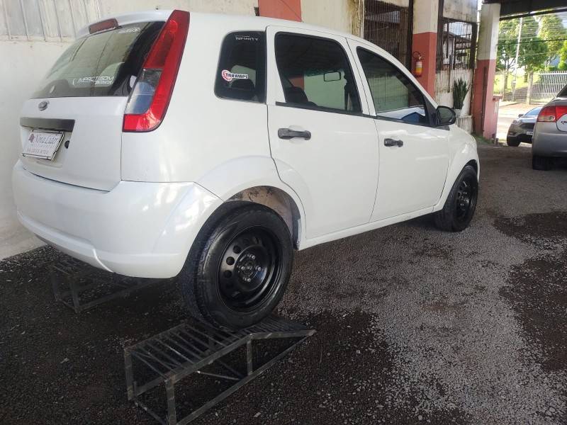 FORD - FIESTA - 2011/2011 - Branca - R$ 23.900,00