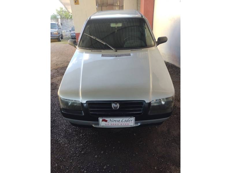 FIAT - UNO - 2005/2006 - Prata - R$ 17.900,00