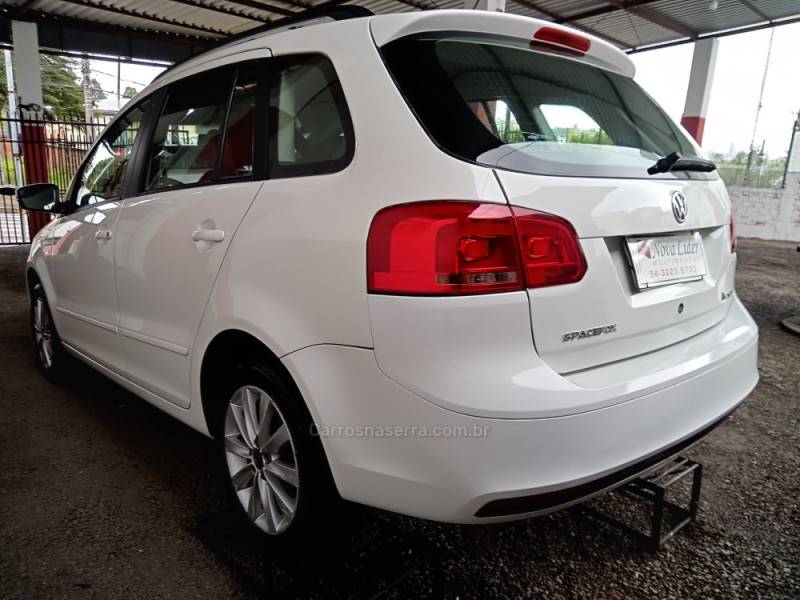 VOLKSWAGEN - SPACEFOX - 2010/2011 - Branca - R$ 37.500,00