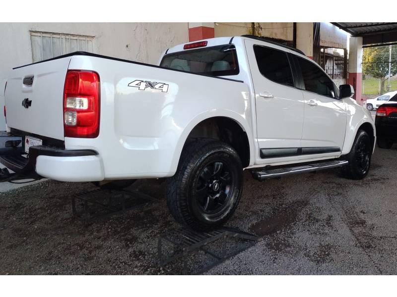 CHEVROLET - S10 - 2013/2013 - Branca - R$ 112.000,00