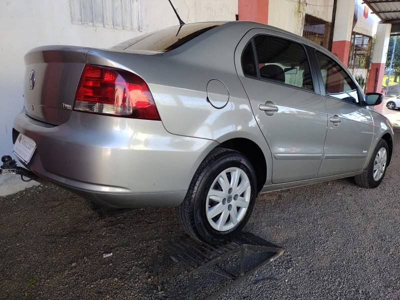 VOLKSWAGEN - VOYAGE - 2011/2012 - Prata - R$ 31.700,00