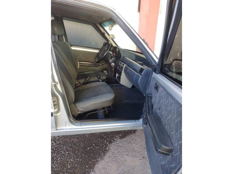 FIAT - UNO - 2005/2006 - Prata - R$ 17.900,00