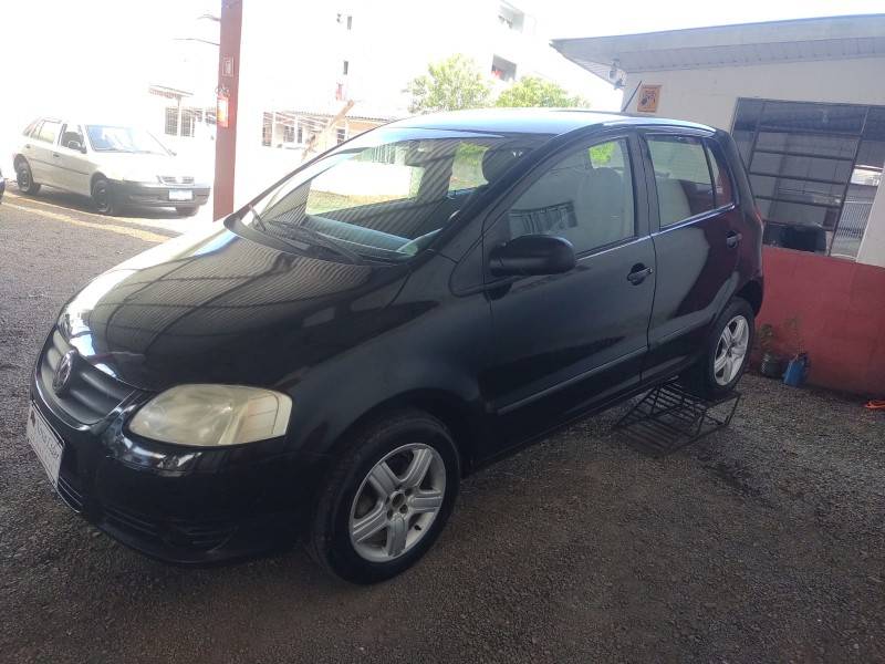 VOLKSWAGEN - FOX - 2008/2009 - Preta - R$ 24.500,00