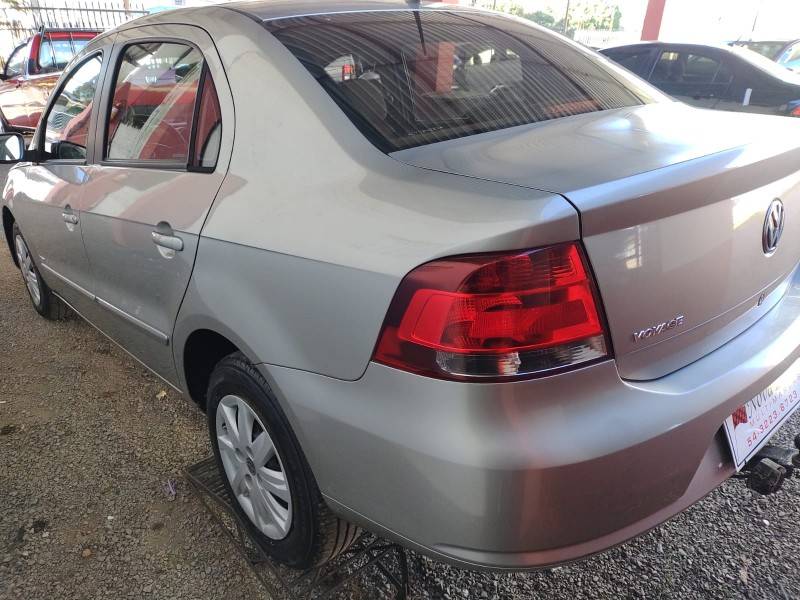 VOLKSWAGEN - VOYAGE - 2011/2012 - Prata - R$ 31.700,00