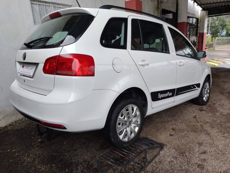 VOLKSWAGEN - SPACEFOX - 2013/2014 - Branca - R$ 39.900,00