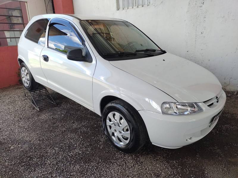 CHEVROLET - CELTA - 2003/2003 - Branca - R$ 13.900,00